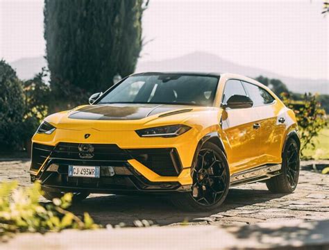 Lamborghini Urus в новом амплуа: мощный пикап для бизнеса и суровых дорог