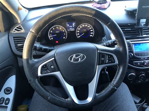 Новый облик салона: как обновить руль и магнитолу на Hyundai Solaris I